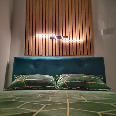 15. Little Studio Apartment Bucureşti Ngoại thất bức ảnh
