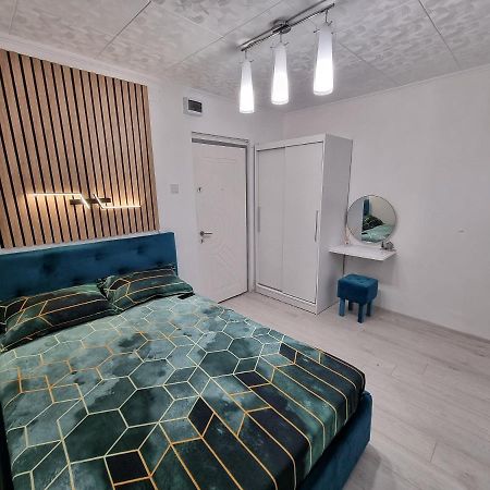 15. Little Studio Apartment Bucureşti Ngoại thất bức ảnh