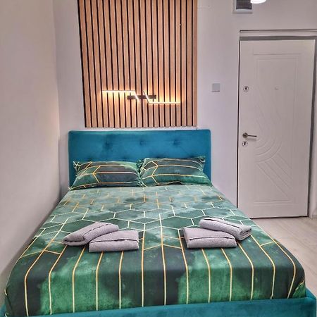 15. Little Studio Apartment Bucureşti Ngoại thất bức ảnh