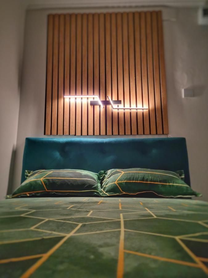 15. Little Studio Apartment Bucureşti Ngoại thất bức ảnh