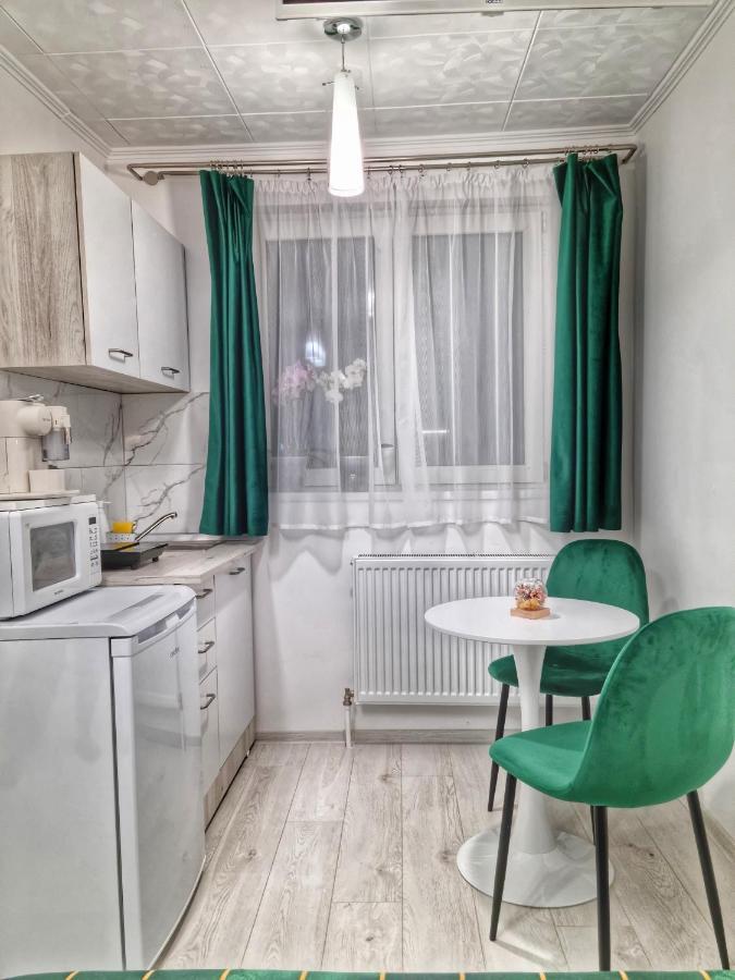15. Little Studio Apartment Bucureşti Ngoại thất bức ảnh