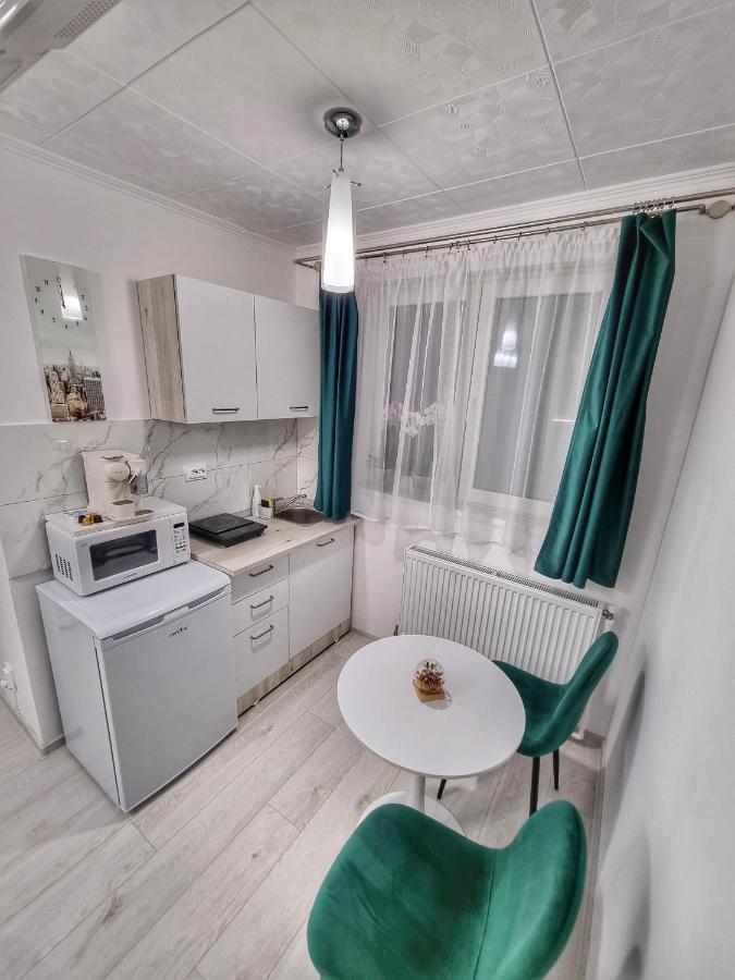 15. Little Studio Apartment Bucureşti Ngoại thất bức ảnh