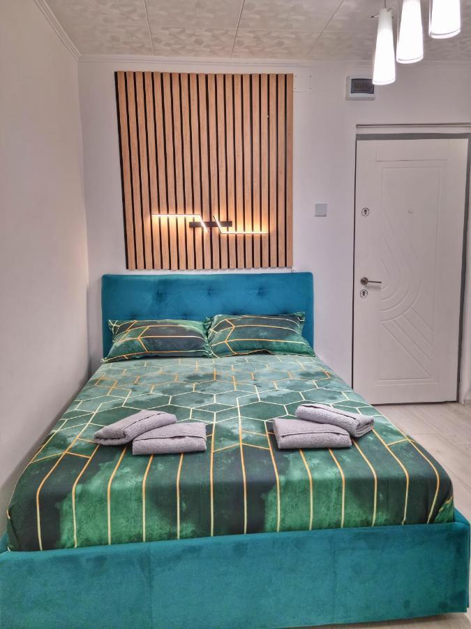 15. Little Studio Apartment Bucureşti Ngoại thất bức ảnh
