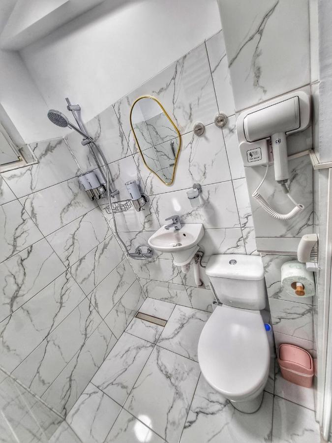 15. Little Studio Apartment Bucureşti Ngoại thất bức ảnh