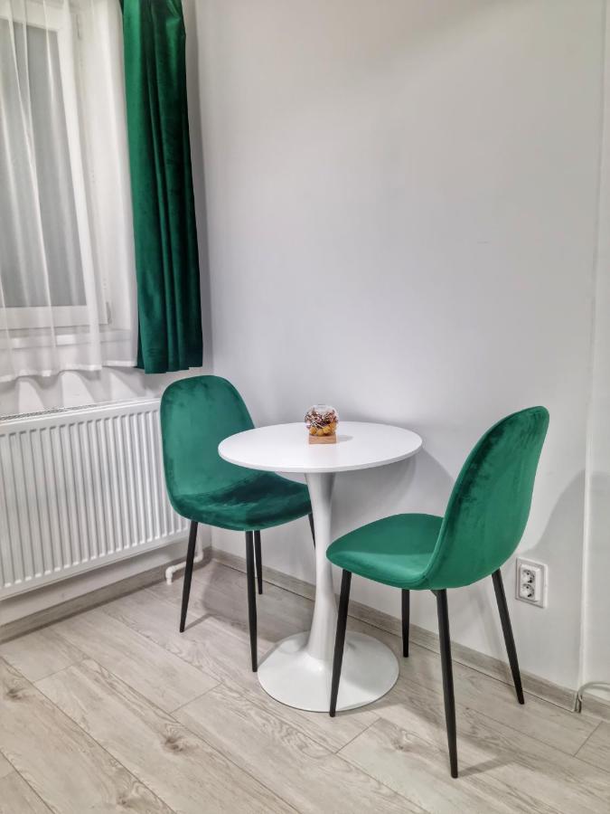 15. Little Studio Apartment Bucureşti Ngoại thất bức ảnh